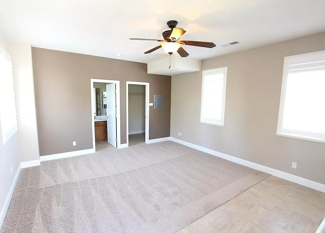 1 bed, 420 sqft, $1,795 — Photo 2
