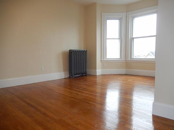 5th image of 324-326 Saratoga St #3G