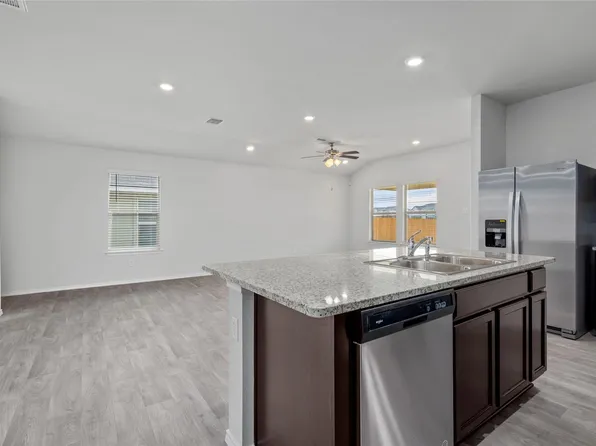 101 Wind Hill Rd, Jarrell, TX 76537