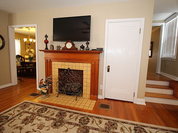 Beautiful FP w/Gas Logs