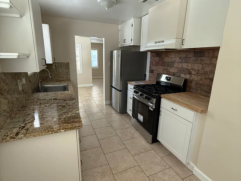 1013 E Garland Ave — Photo 10