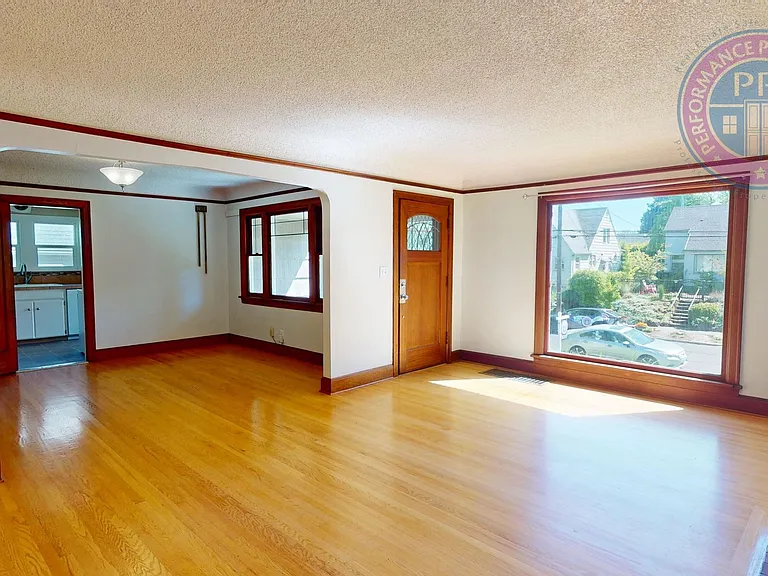 2605 NE 9th Ave — Photo 6
