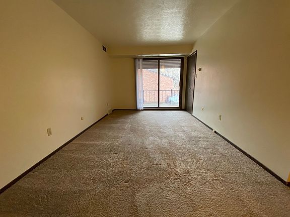 3rd image of 1333 Hunter Rd #14