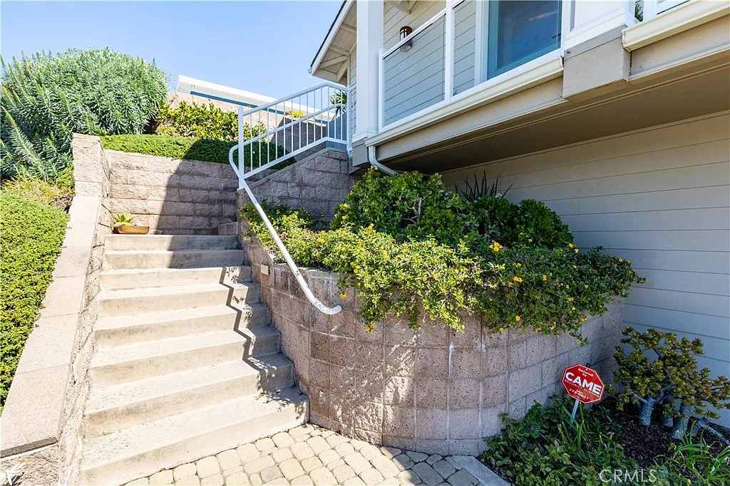 3 bed, 2.5 bath, 2623 sqft, $6,995 — Photo 3