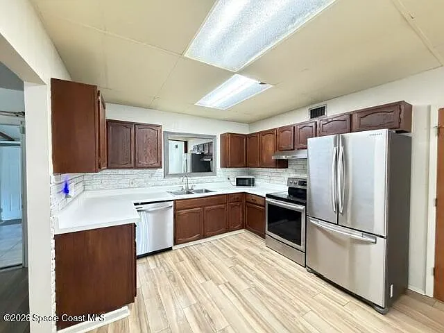 3 bed, 2.0 bath, 1650 sqft, $2,300 — Photo 4