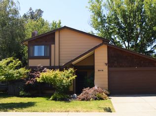 8916 Castle Park Dr, Elk Grove, CA 95624