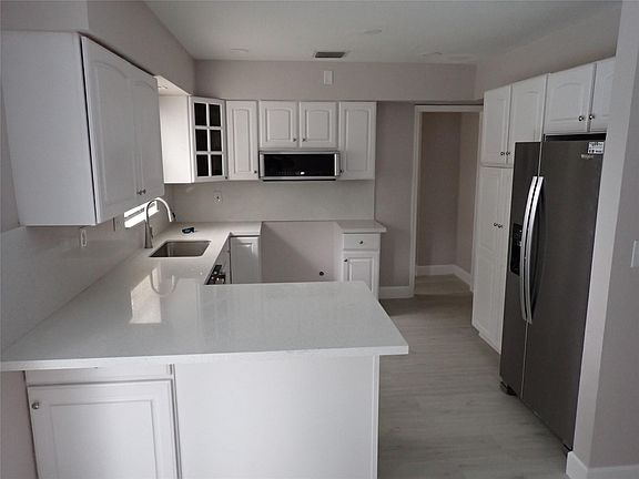 5th image of 2720 N 62nd Avenue