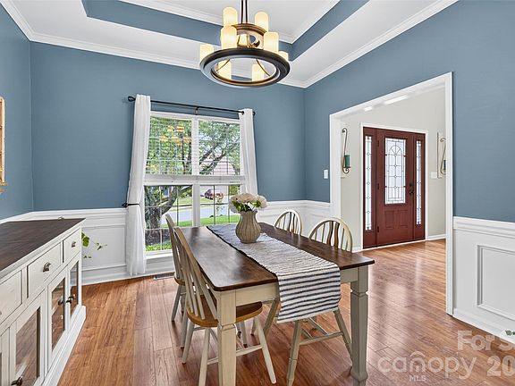 5th image of 10502 Hellebore Rd