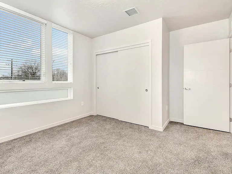 Parkway Apartments — Photo 36