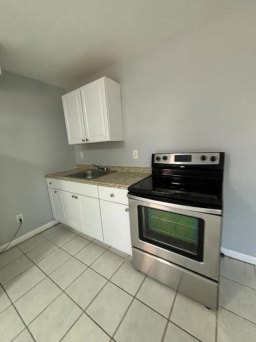 2 bed, 800 sqft, $1,749 — Photo 1