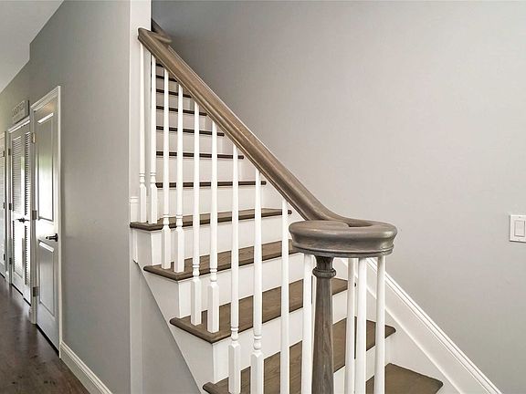 5th image of 24 Hearthstone Ct
