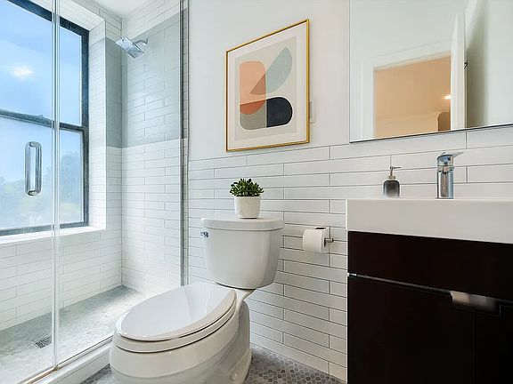 4th image of 403 E 69th St APT 4C