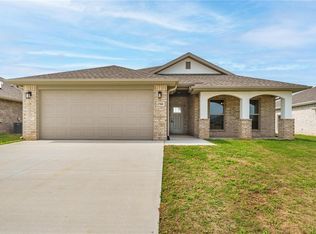 1709 Edwards St, Pea Ridge, AR 72751