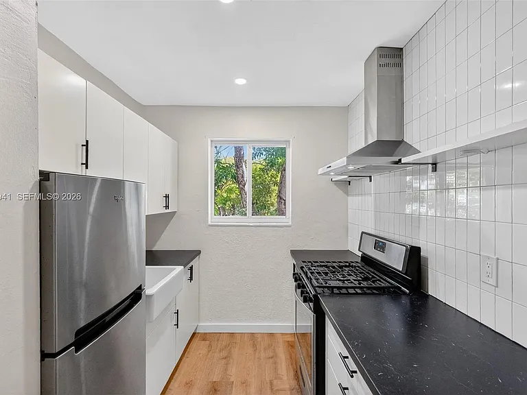 428 Collins Ave #10 — Photo 8