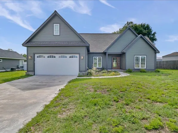 104 Pearl St SE, Moultrie, GA 31788