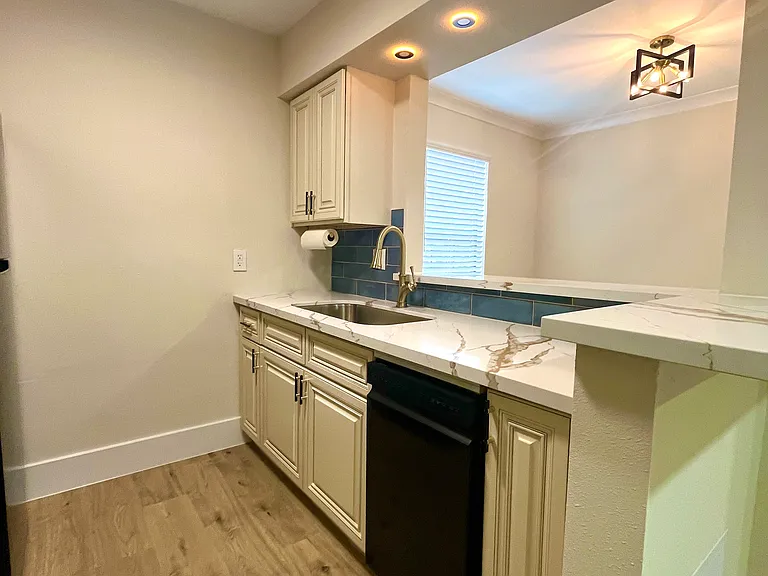 606 Marshall St #30 — Photo 7