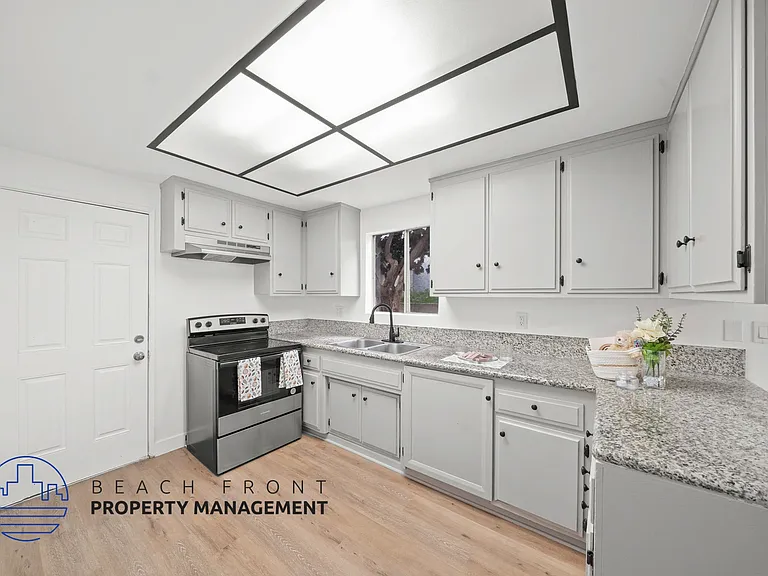 2511 Voorhees Ave — Photo 12