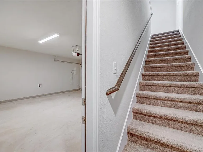 305 Toddy Way — Photo 10