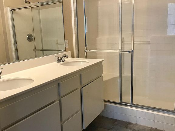 Primary Bedroom's bathroom