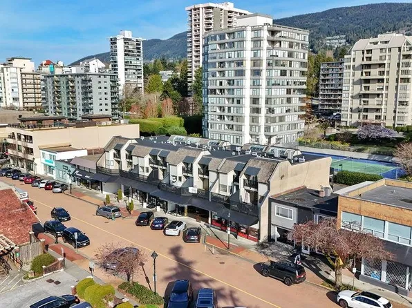 1465 Clyde Ave, West Vancouver, BC V7T 1E9