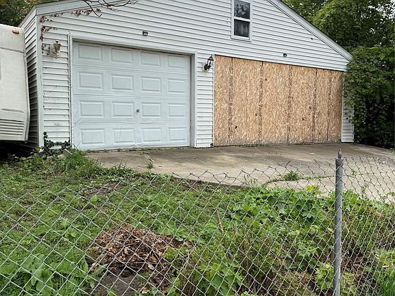 3rd image of 2025 Adams Ave