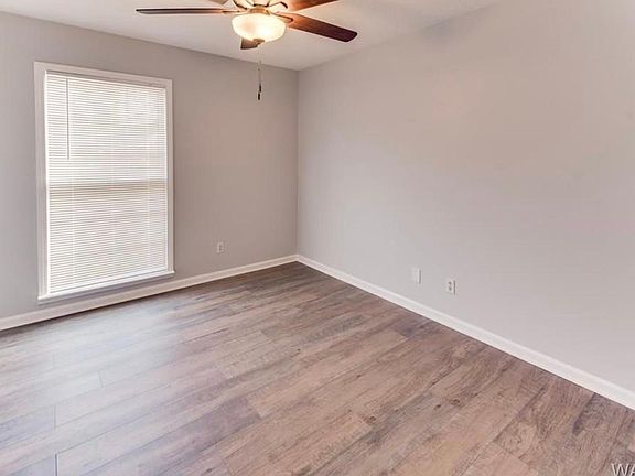 5th image of 10 Camellia Dr