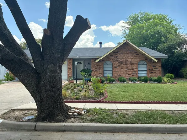 413 E Grenoble Dr, Grand Prairie, TX 75052