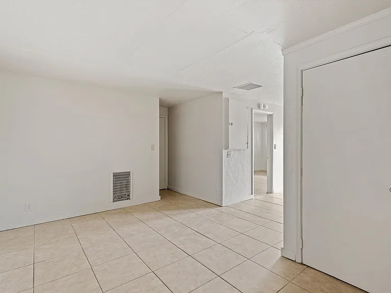 908 W Ruby St — Photo 13