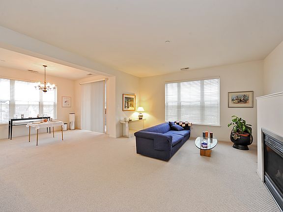 5th image of 1914 Farnsworth Ln Unit 210