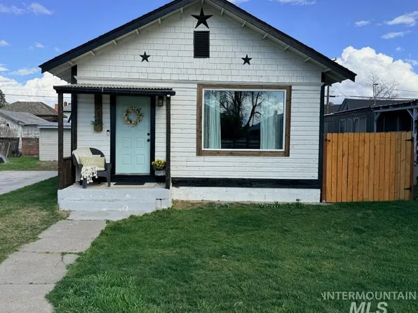 326 Montana St, Gooding, ID 83330