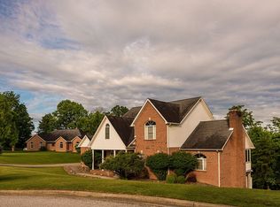 11 Hawkesyard Ln, Charleston, WV 25311