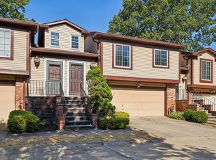 209 Greenbriar Ct, Euclid, OH