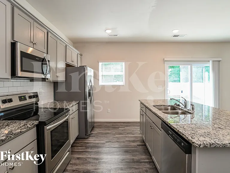 9616 Hamel St — Photo 6