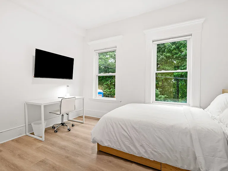 18 Benedict St #4 — Photo 2