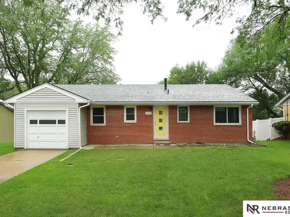 2431 Saint Thomas Dr, Lincoln, NE 68502