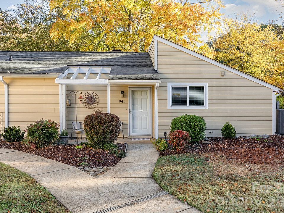 1st image of 941 Sardis Cove Dr