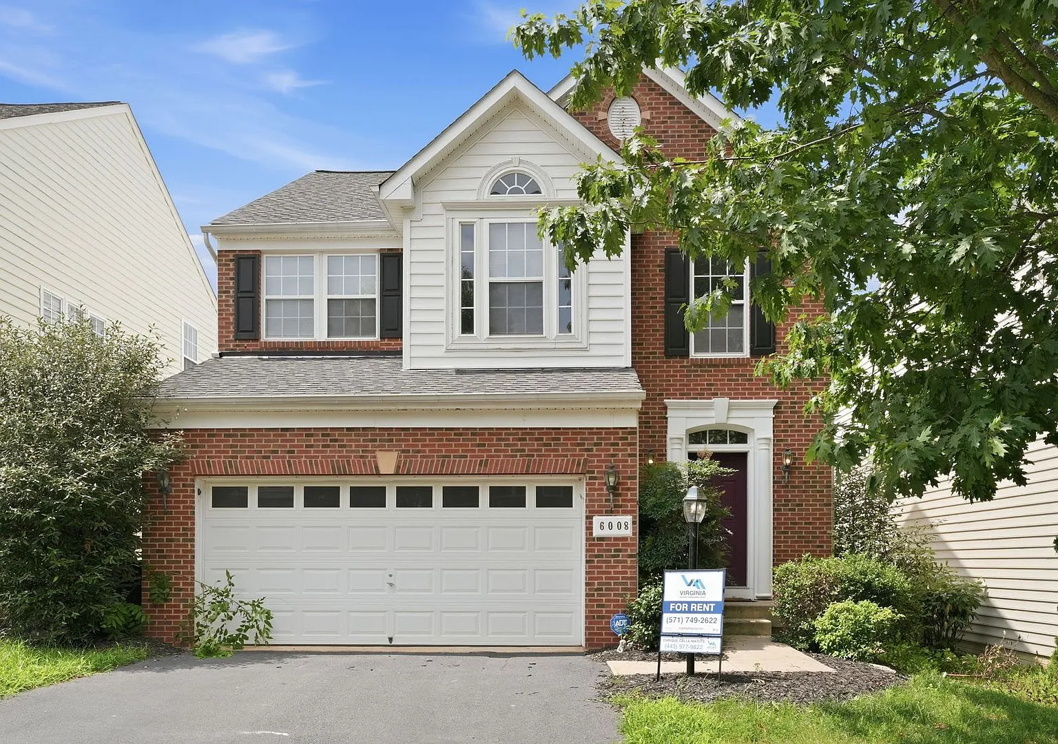 Experience the perfect blend of comfort, style, and functionality in this beautifully designed fo... — Photo 1