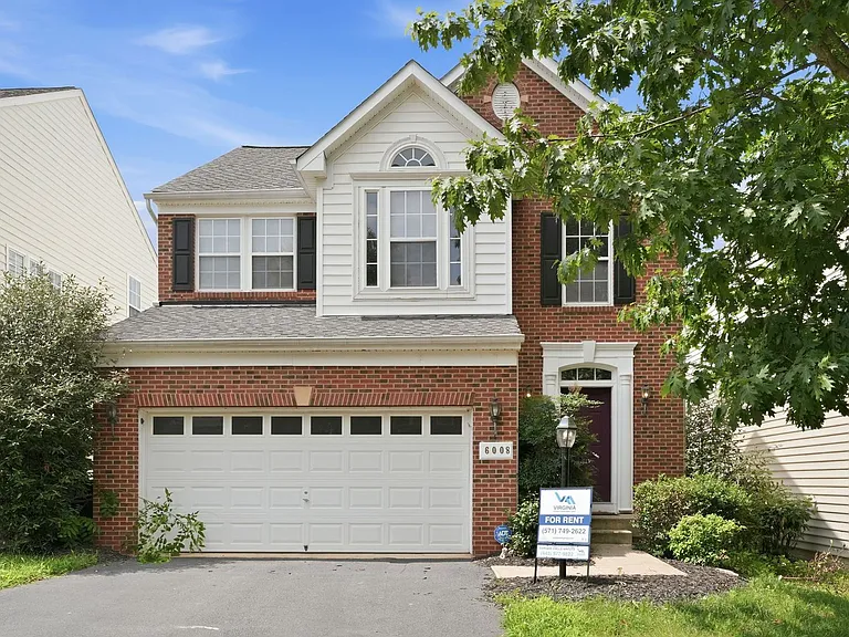 6008 Preswell Ct — Photo 1