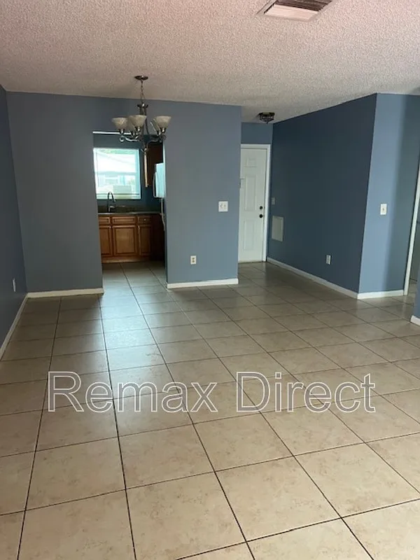 2 bed, 1.0 bath, $1,975 — Photo 2