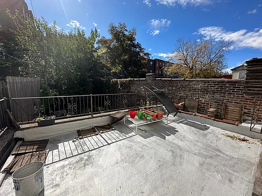 Rented by Premier Metro Realty Corp | media 9