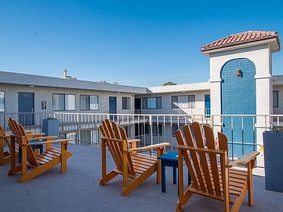 3rd image of 15928 Vanowen St APT 105