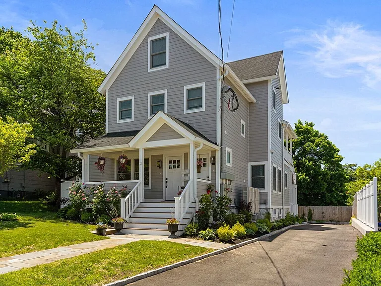 11 Quintard Ave #1 — Photo 1