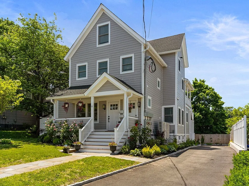 11 Quintard Ave #1