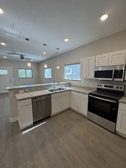 228 N Randolph St — Photo 4