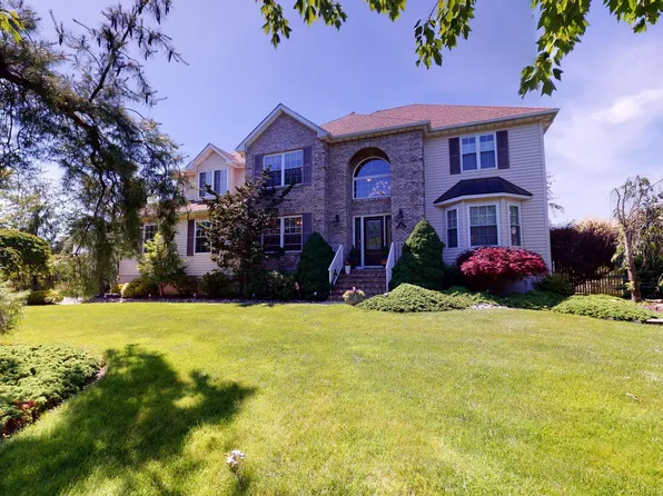 17 Cathy Dr, Robbinsville, NJ 08691