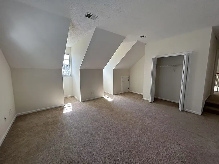 215 Spring Lake Dr — Photo 31