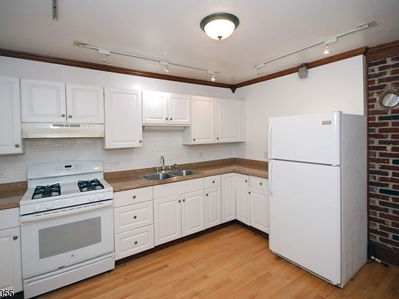 2nd image of 231 S Main St