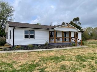 4461 Peachtree Rd, Chesnee, SC 29323