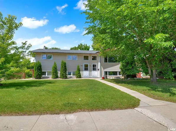 1882 Easthill, Saskatoon, SK S7J 3C3