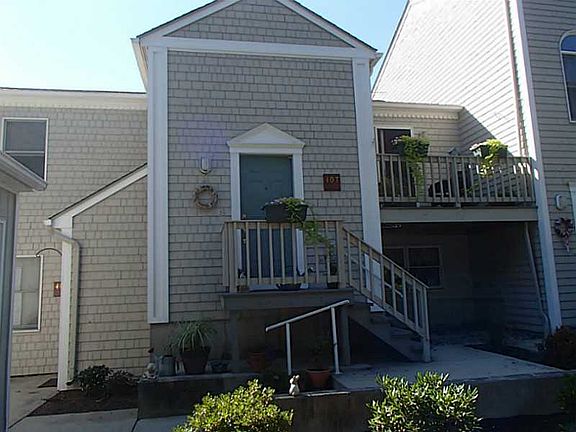 2nd image of 407 North Ln #407